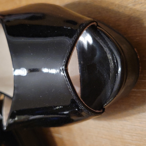 GORGEOUS MICHAEL KORS PATENT LEATHER HEELS - Picture 16 of 16